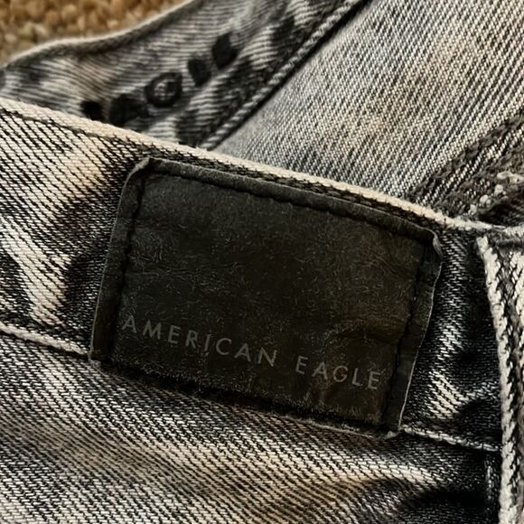 EUC AMERICAN EAGLE OUTFITTERS SIZE 4 MOM JEAN SHORT CUTOFFS DISTRESSED - Picture 8 of 12